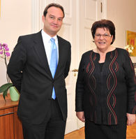 Jörn Follmer mit Barbara Stamm, Präsidentin des Bayerischen Landtages
