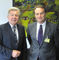 Jörn Follmer mit dem MdB aus dem Wahlkreis München-Ost und Obmann der FDP im auswärtigen Ausschuß des Bundestages, Dr. Rainer Stinner