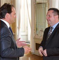 Jörn Follmer mit dem Ministerpräsidenten von Baden-Württemberg, Stefan Mappus