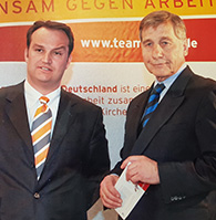 Jörn Follmer mit Wolfgang Clement, Bundesminister für Wirtschaft und Arbeit und Ministerpräsident Nordrhein-Westfalen