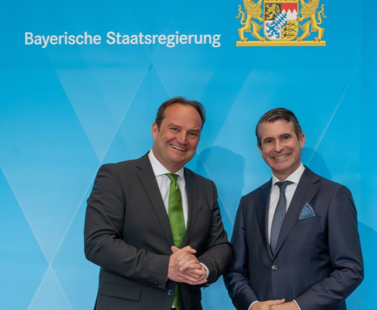Jörn Follmer mit dem Bayerischen Staatsminister für Europaangelegenheiten und Internationales, Eric Beißwenger